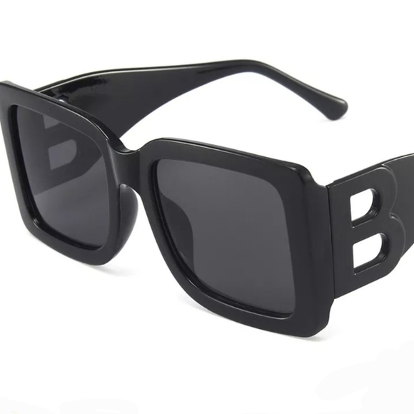 BRAND NEW Designer Inspired (Burb3rry 2022 Style) Women's Sunglasses - Picture 2 of 4